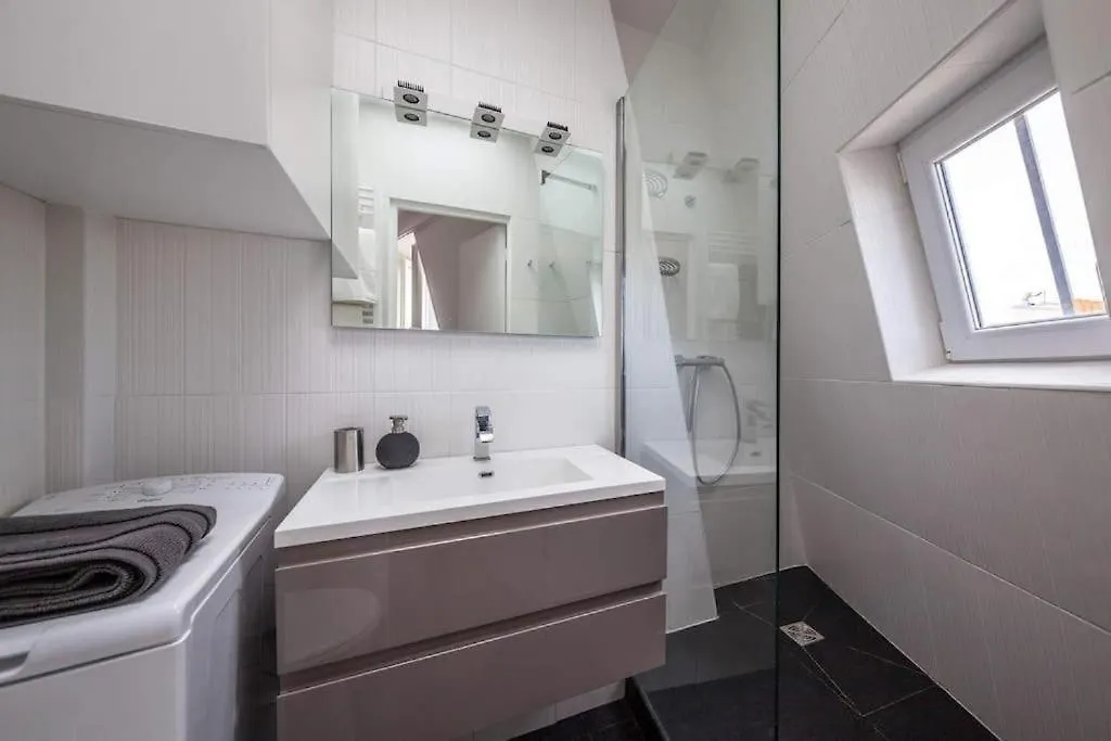 Lovely Studio Withn View In Saint Germain Paris